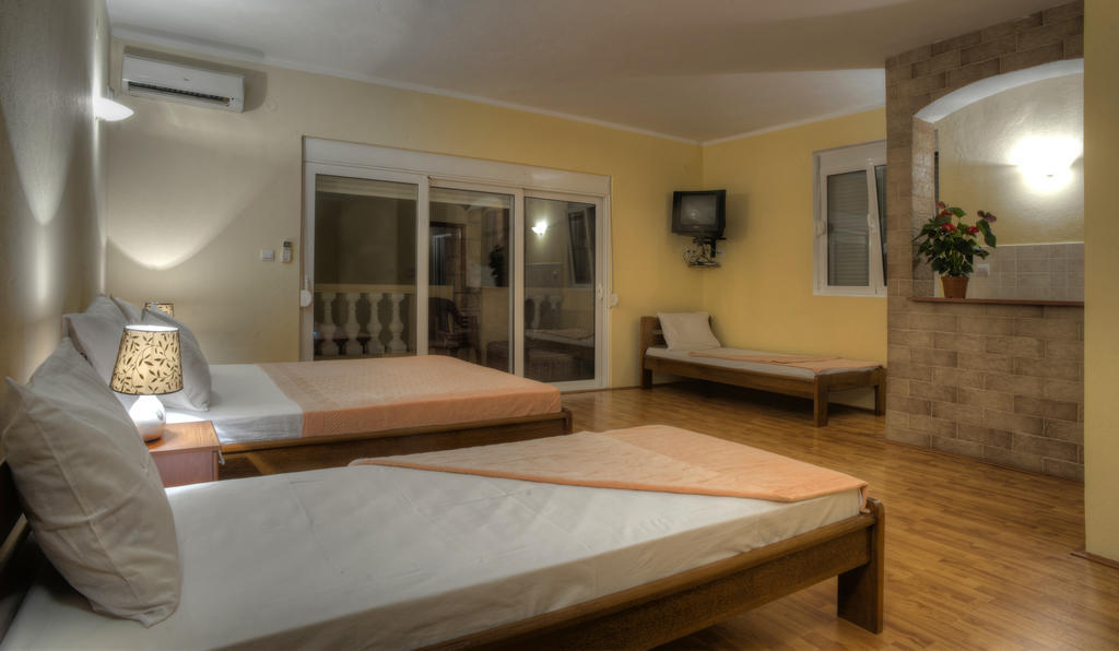 Castellamare Residence Petrovac 部屋 写真