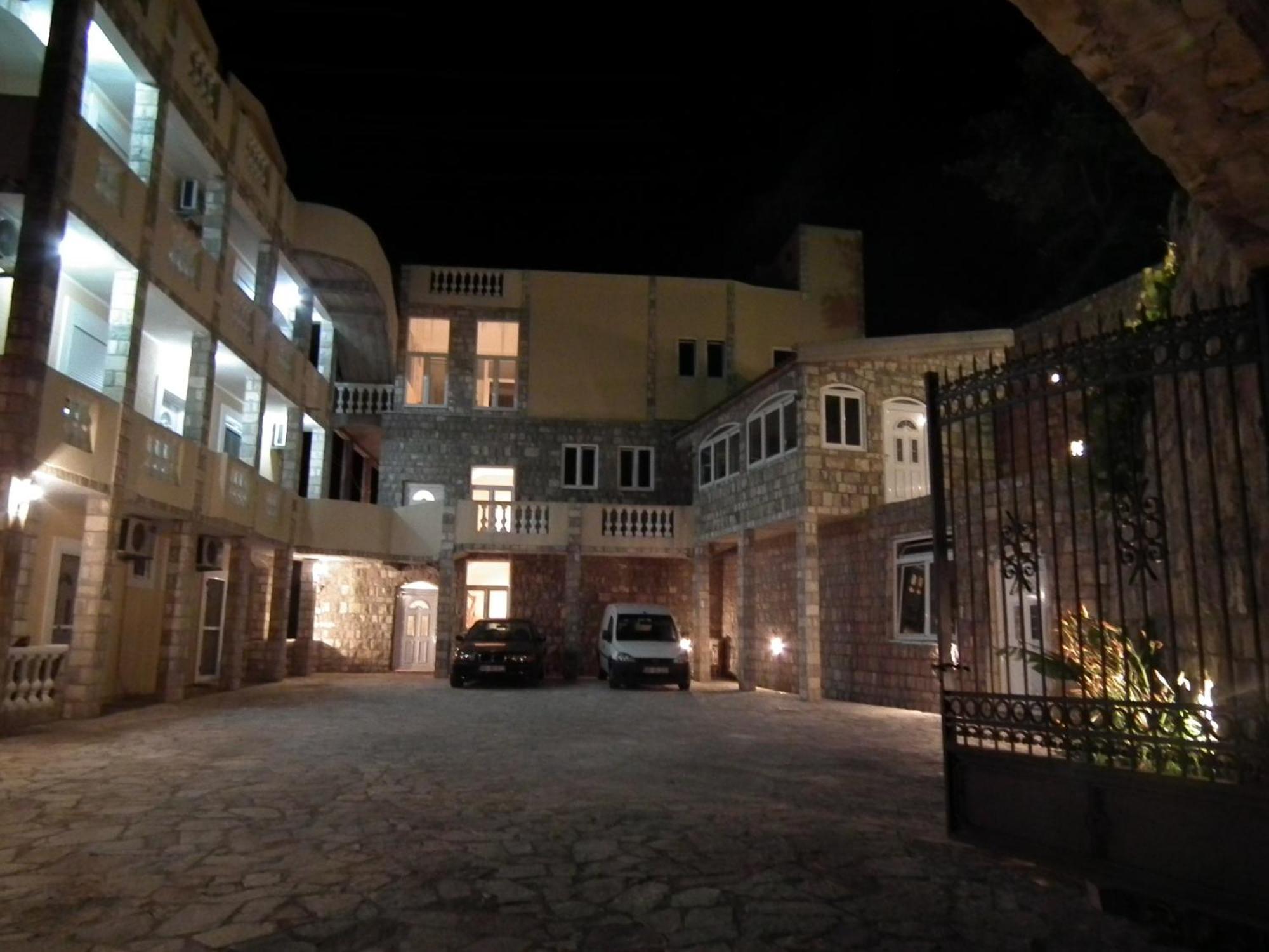 Castellamare Residence Petrovac エクステリア 写真